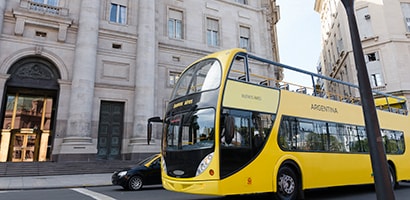 Adhesive bonding for composites, plastics, and metals in lightweighting applications is easier with 3M bonding products.
