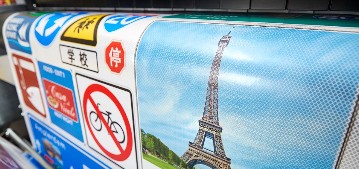 get your traffic signs in Singapore with 3M digital printers
