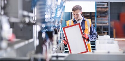 Bonding dissimilar materials is faster and more efficient with 3M bonding products and assembly solutions.
