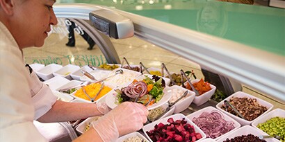 Man prepping food safely
