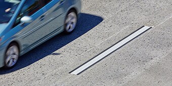 solid white line road marking
